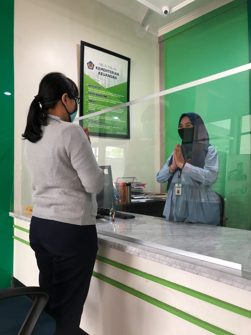 Masker dari Doa yang Tidak Tersampaikan: Sebuah Refleksi tentang Kehilangan, Harapan, dan Proses Penyembuhan